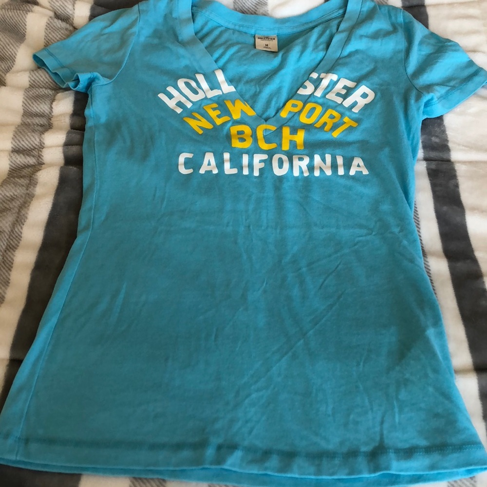 Hollister v neck tee